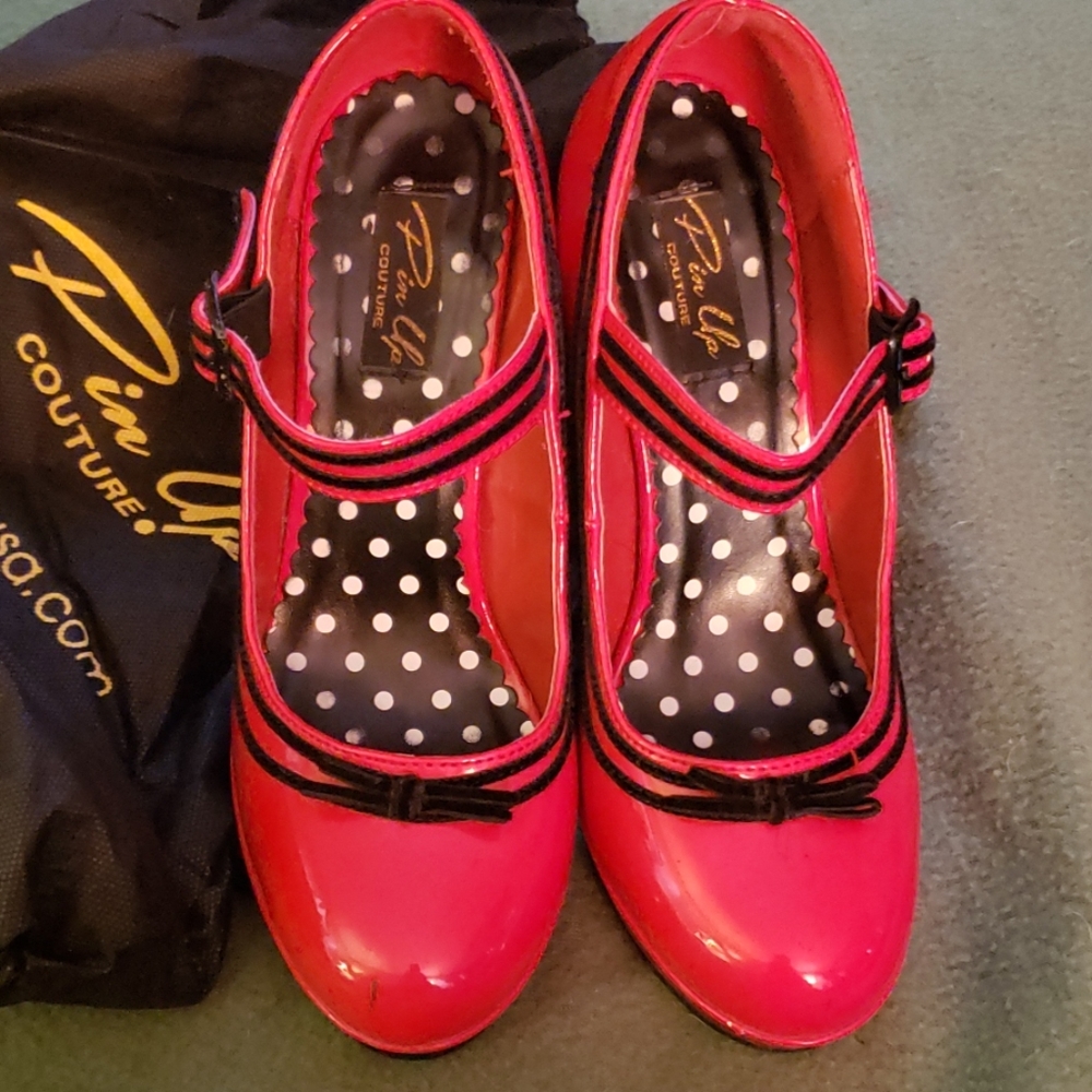 Red patent leather pin up pumps sz8 (runs small)